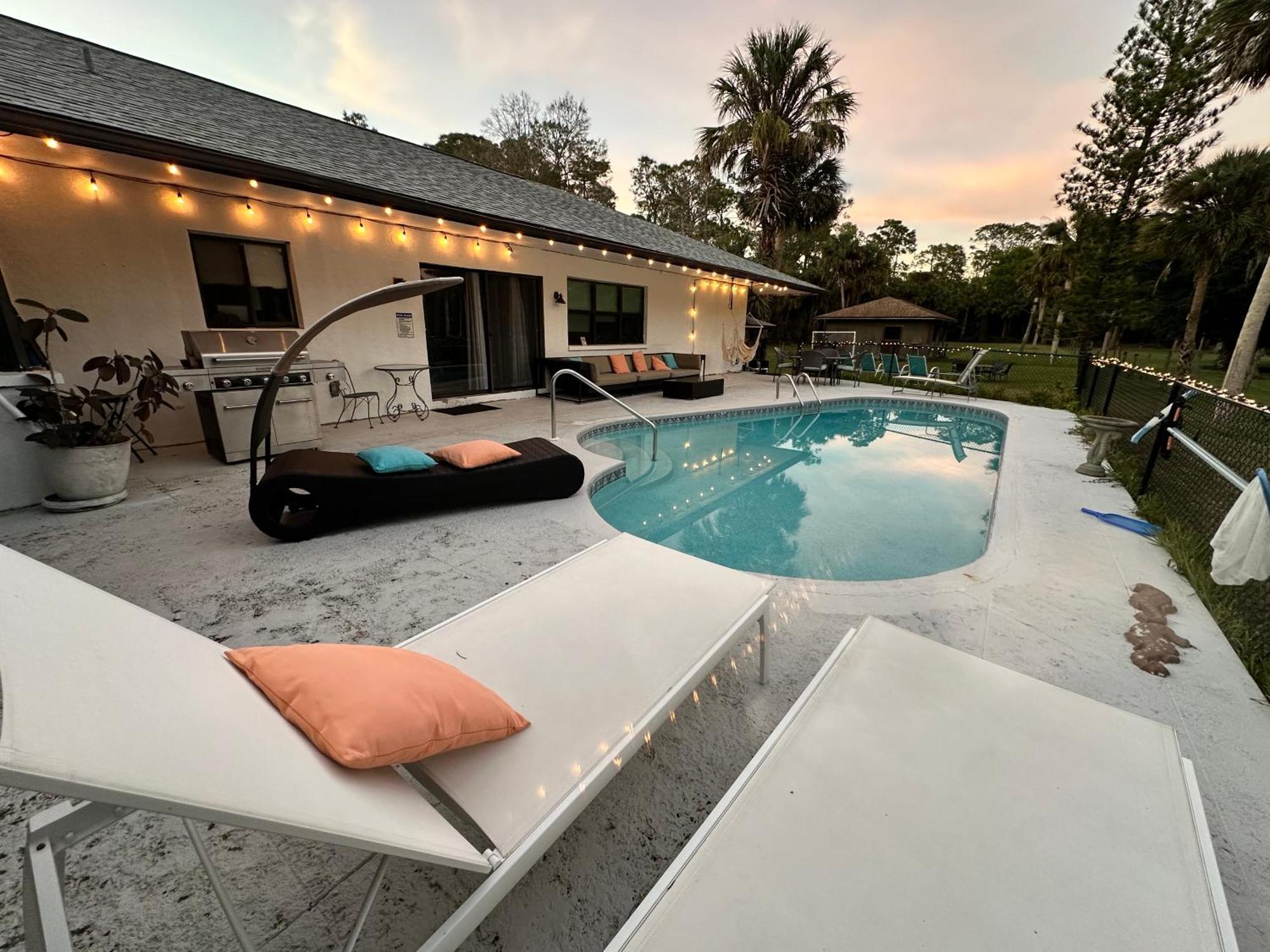 Vacation Pool Home In The Woods. North North Naples エクステリア 写真